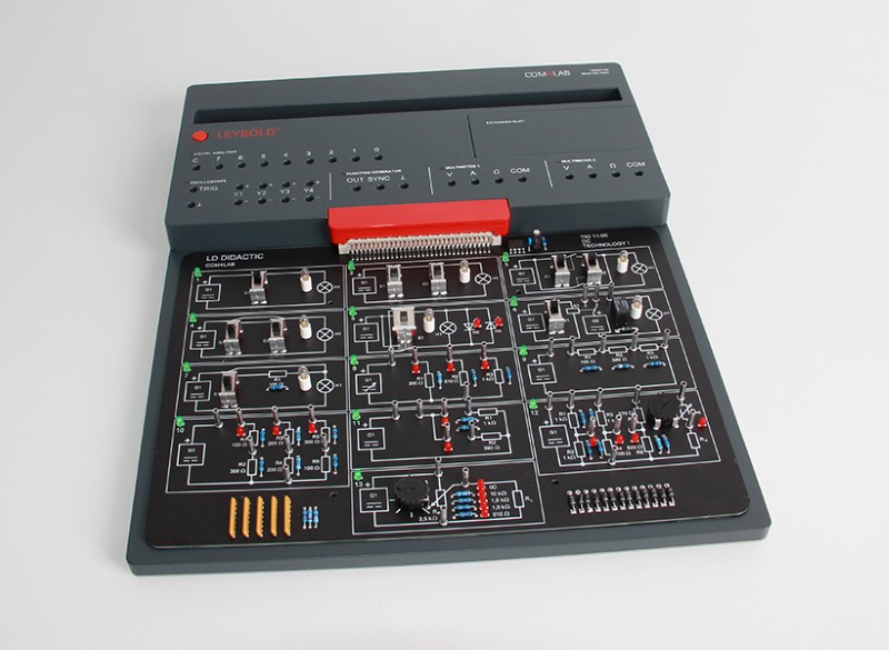 COM4LAB: DC Technológie I