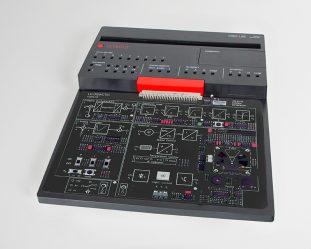 COM4LAB: Aplikované moderné riadiace inžinierstvo