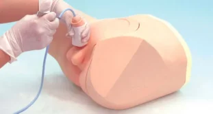 Simulátor pre nácvik mužskej katetrizácie a prevedenie klystíru